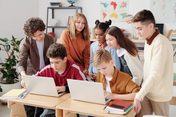 A modern classroom setting representing the use of AI tools like Claude AI and ChatGPT in education.
